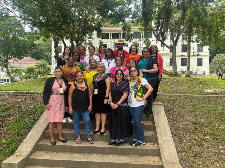 Homenaje a los pueblos indígenas