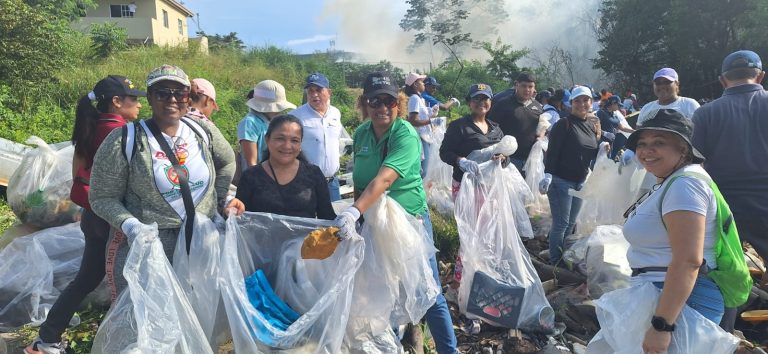 MINSA participa en Jornada de  Limpieza de Playas