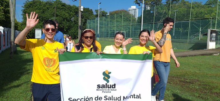 Caminata en el Parque Omar conmemorando el Día Mundial de la Salud Mental