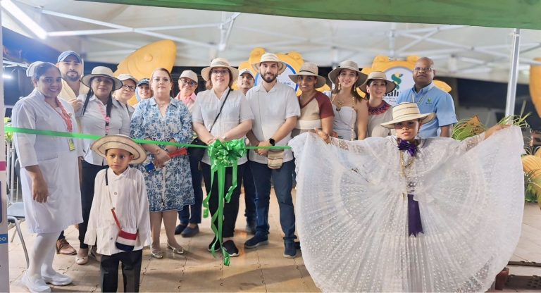 Promoción de la Salud del MINSA Presente en el Festival del Sombrero Pintao