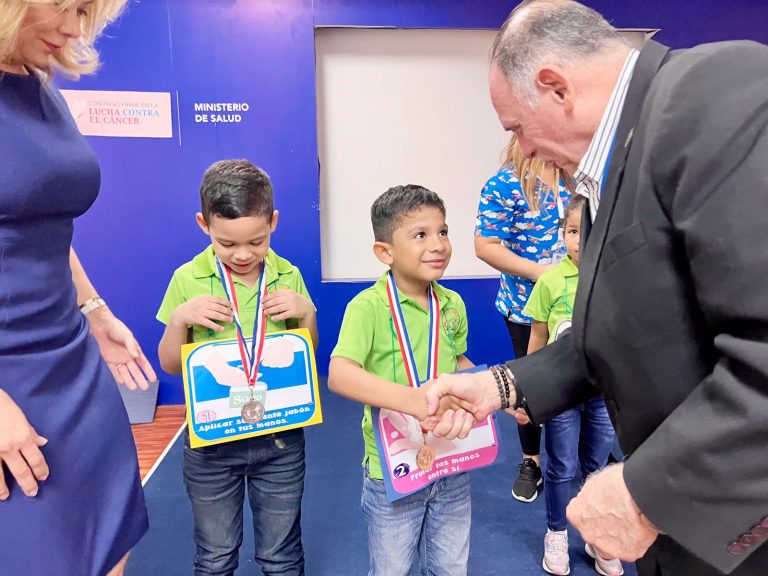 Reconocimiento a estudiantes del CAIPI-MINSA