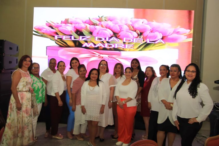 Homenaje en Conmemoración del Día de las Madres