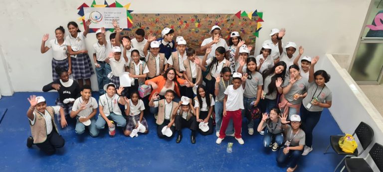 Promoviendo la Salud y la Inclusión: Mural Conmemorativo en el Policentro de Salud de Parque Lefevre