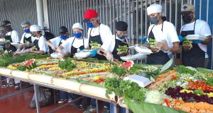 Merca Panamá celebra su aniversario con la ensalada más grande del país