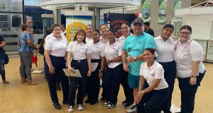 Estudiantes de la UIP realizan toma de presión, peso y talla en la Zona Saludable de Albrook