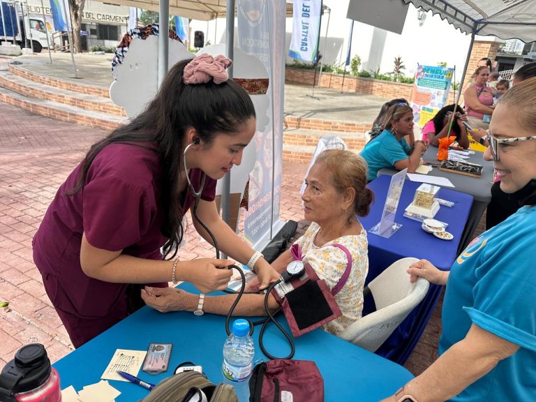 Feria de Salud Comunitaria: Juntos contra la Hipertensión