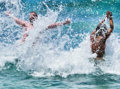 “CREANDO OLAS DE CONCIENCIA POR LOS OCÉANOS”