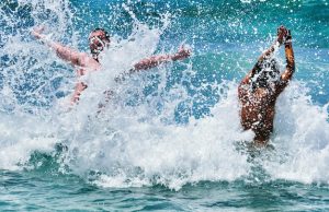 “CREANDO OLAS DE CONCIENCIA POR LOS OCÉANOS”